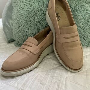 Clarks Tan Loafers Sleek Slip-Ons